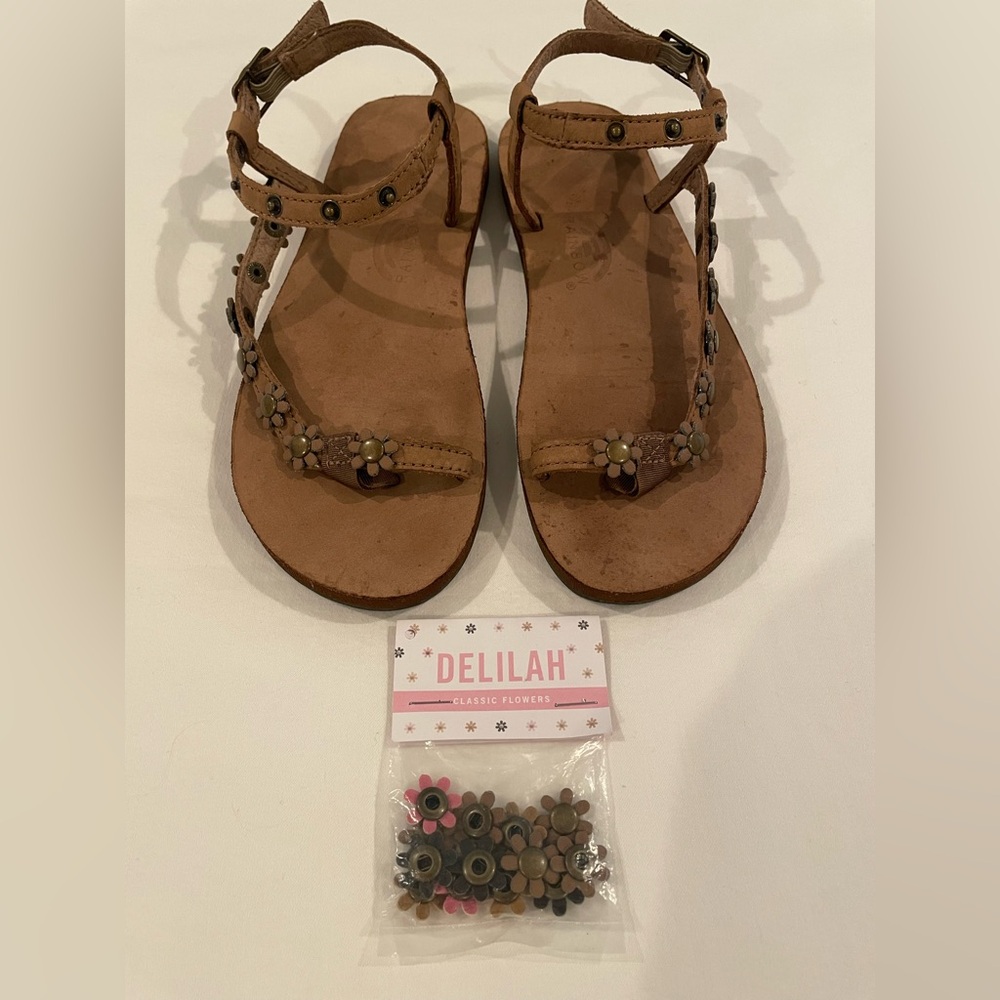 Rainbow Sandals Girls Size 2/3 Brown With Interchangeable Snap on Flowers.